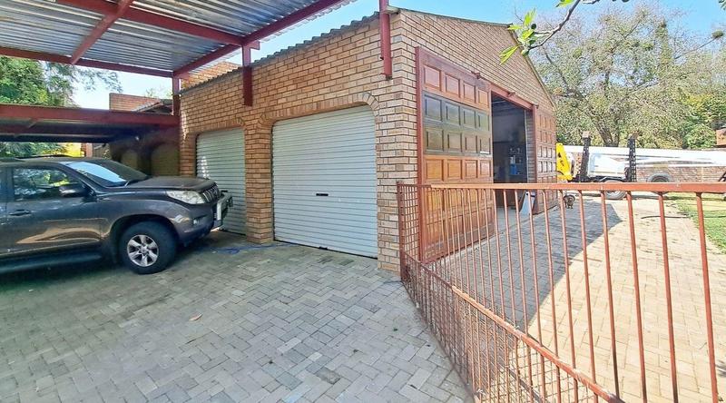 4 Bedroom Property for Sale in Langenhovenpark Free State